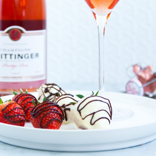 Verwennerij: Chocolade aardbeien met Taittinger Rose Champagne